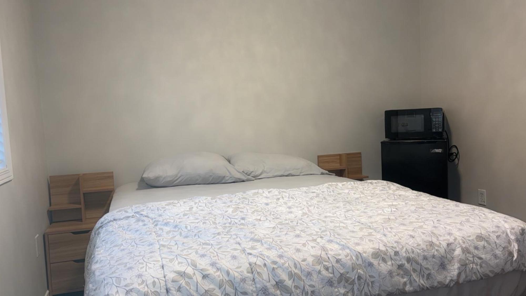 Bright Queen Room Close To Sheridan College And Airport Brampton Exterior photo