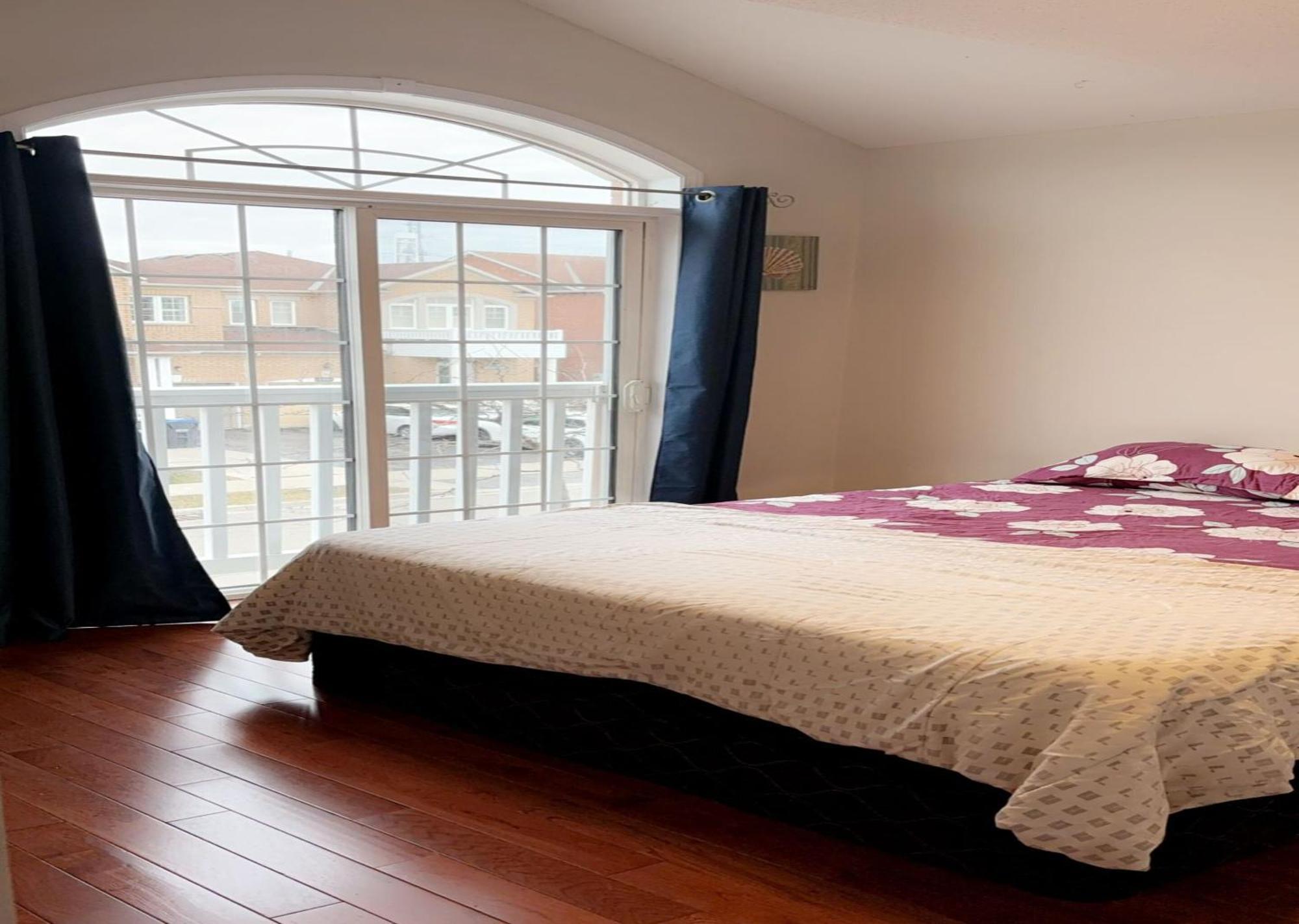 Bright Queen Room Close To Sheridan College And Airport Brampton Exterior photo