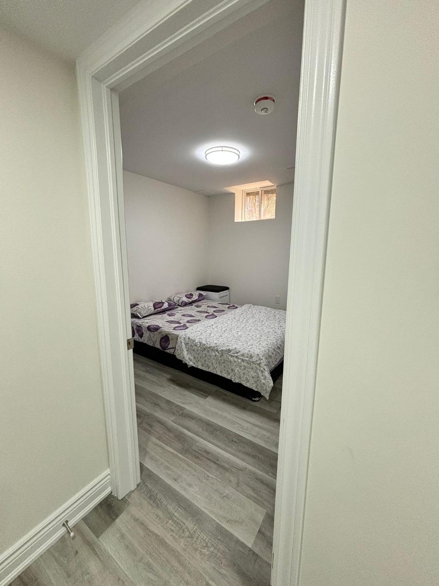Bright Queen Room Close To Sheridan College And Airport Brampton Exterior photo