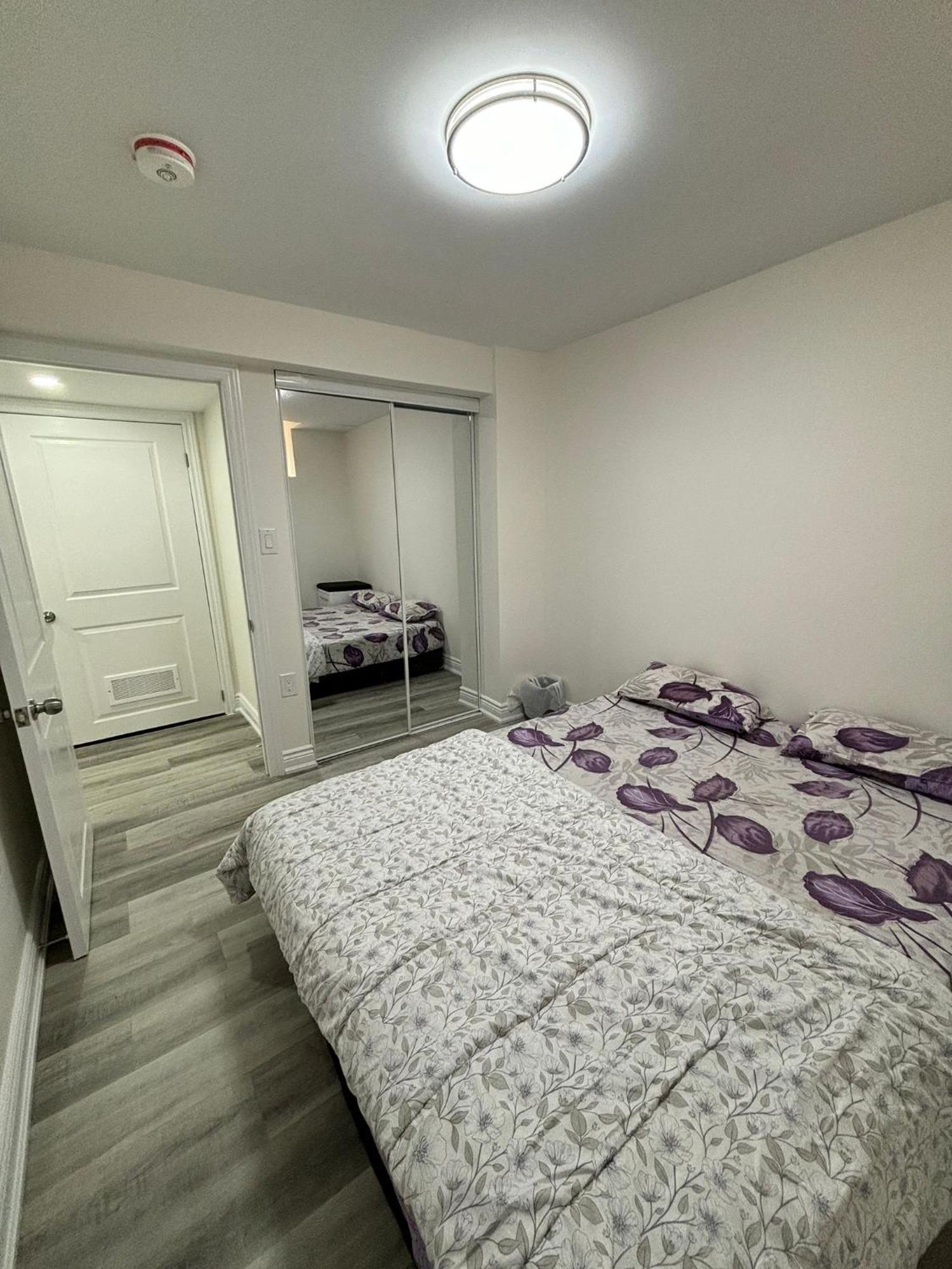 Bright Queen Room Close To Sheridan College And Airport Brampton Exterior photo