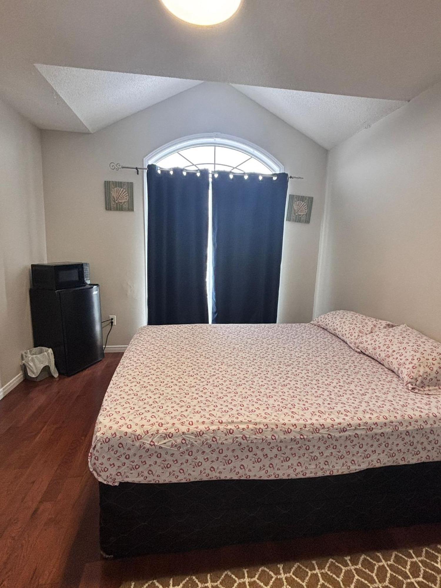 Bright Queen Room Close To Sheridan College And Airport Brampton Exterior photo